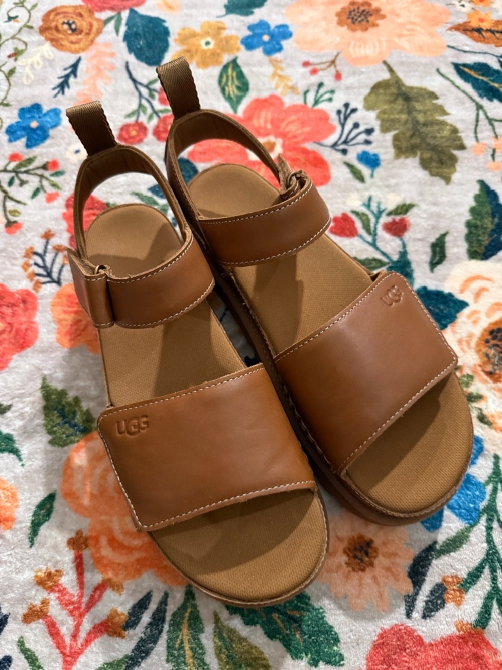 UGG Women’s Goldenstar Platform Tan Leather Sandals-super cute! 🌷NWOT